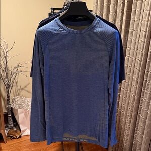 lululemon metalvent tech Men's Textured Blue Long Sleeve Tee